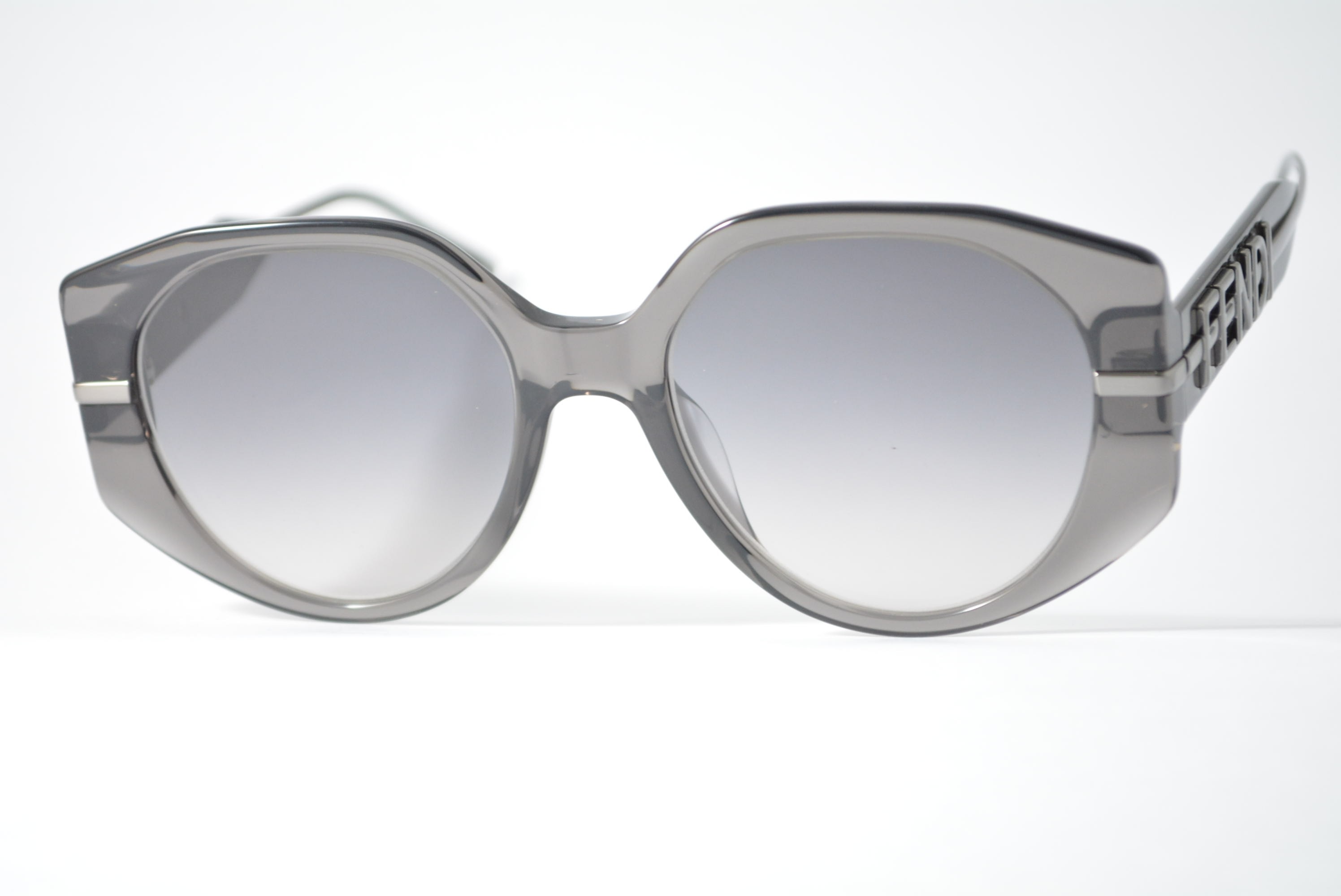 óculos de sol Fendi mod FE40083u 20b Ótica Cardoso